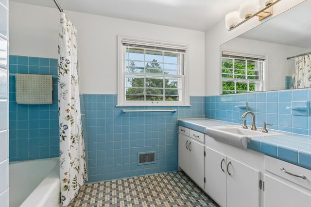 1605 Edgcumbe Road, Saint Paul, MN 55116