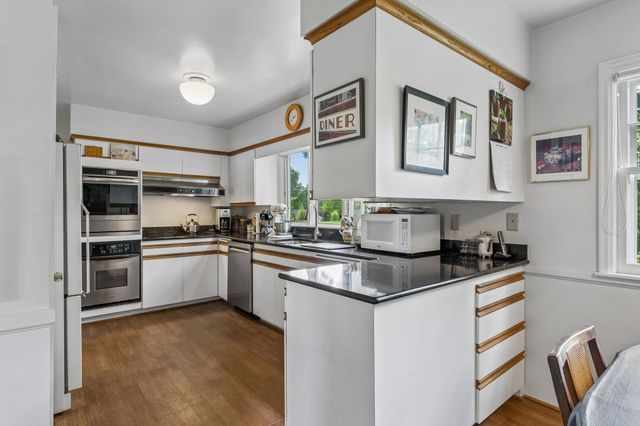 1605 Edgcumbe Road, Saint Paul, MN 55116