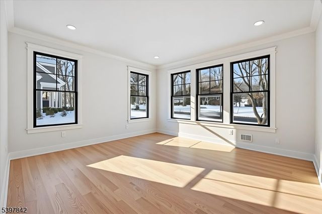 32 Felch Rd, Florham Park Boro, NJ 07932