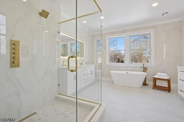 32 Felch Rd, Florham Park Boro, NJ 07932