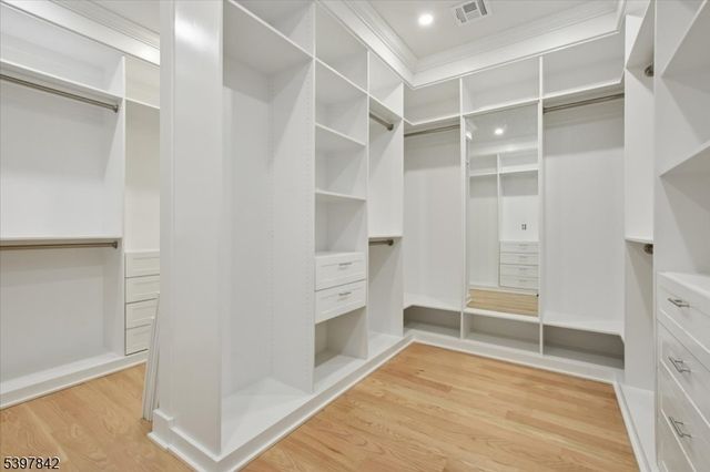 32 Felch Rd, Florham Park Boro, NJ 07932