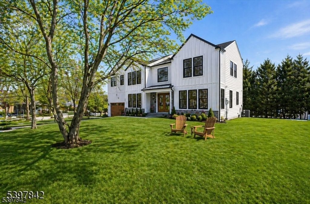 32 Felch Rd, Florham Park Boro, NJ 07932