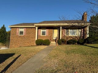 5030 Jonathan LN, Roanoke, VA 24019