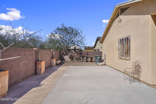 2400 E Camino Malcote, Tucson, AZ 85706