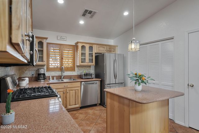 2400 E Camino Malcote, Tucson, AZ 85706