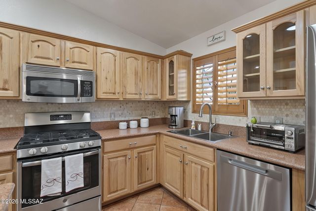 2400 E Camino Malcote, Tucson, AZ 85706