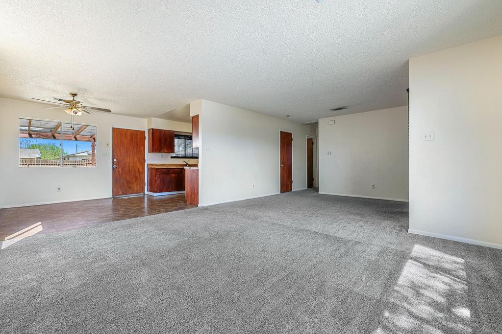 Image 11 of property listing at 180 Monroe Street, Coalinga, CA 93210