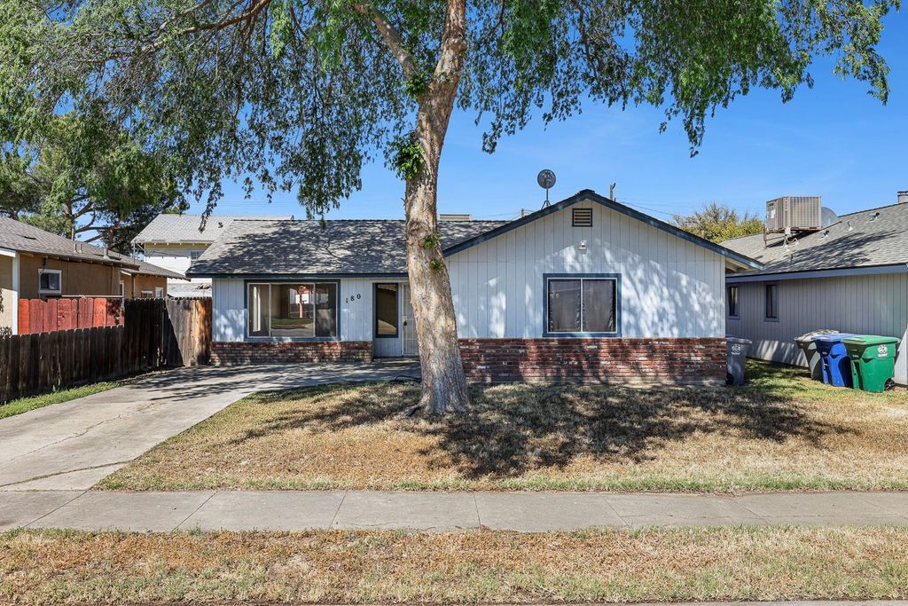 Image 2 of property listing at 180 Monroe Street, Coalinga, CA 93210