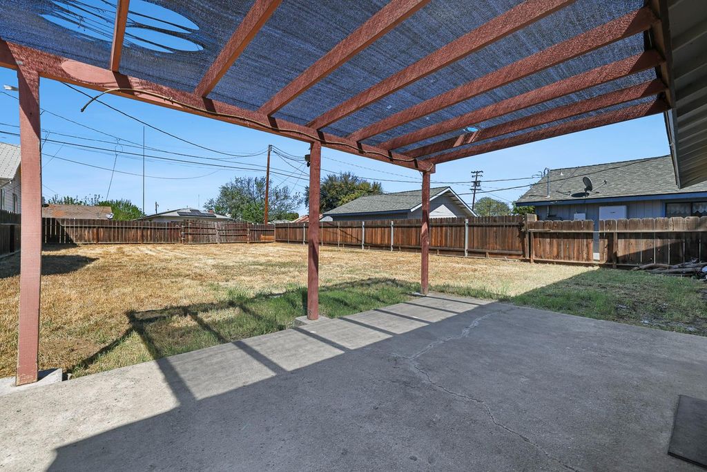 Image 25 of property listing at 180 Monroe Street, Coalinga, CA 93210