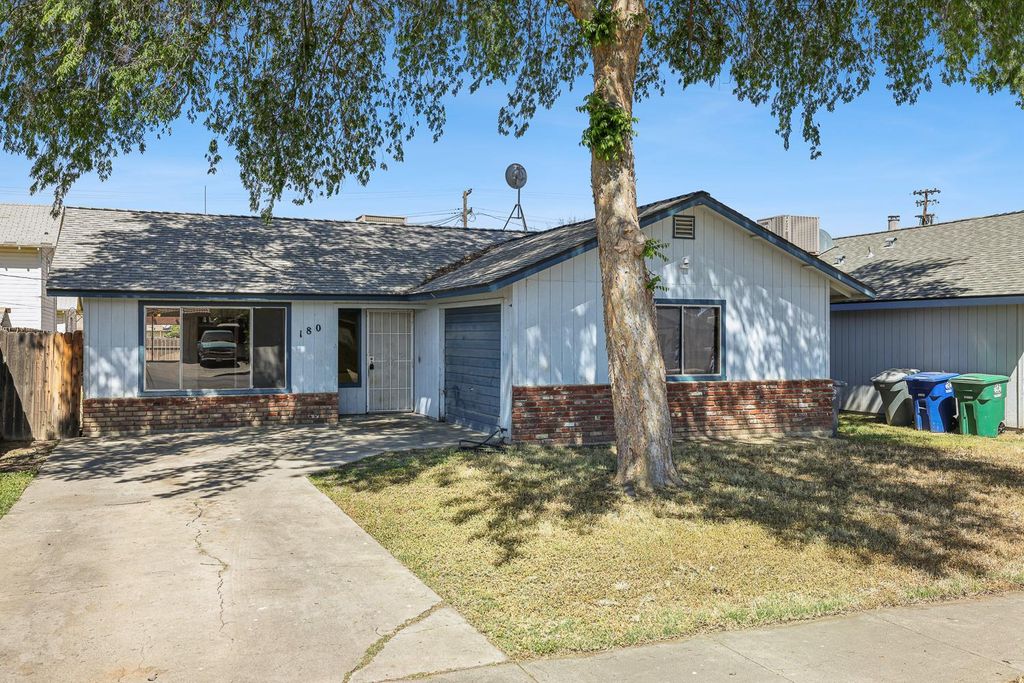 Image 4 of property listing at 180 Monroe Street, Coalinga, CA 93210