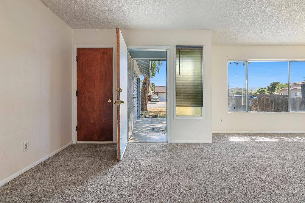 Image 6 of property listing at 180 Monroe Street, Coalinga, CA 93210