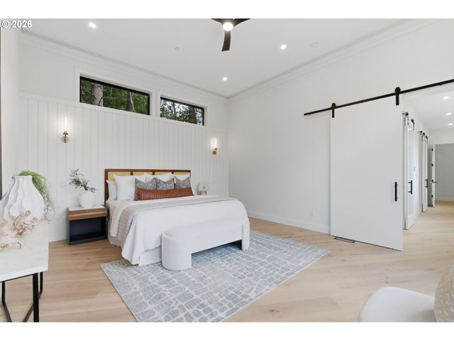 6233 Sw HAMILTON Way, Portland, OR 97221