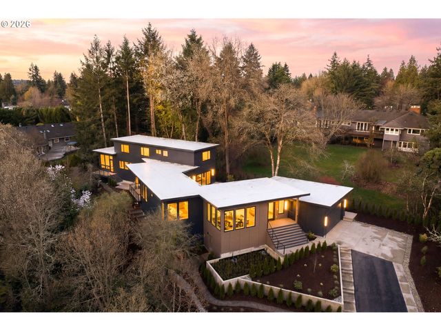 6233 Sw HAMILTON Way, Portland, OR 97221