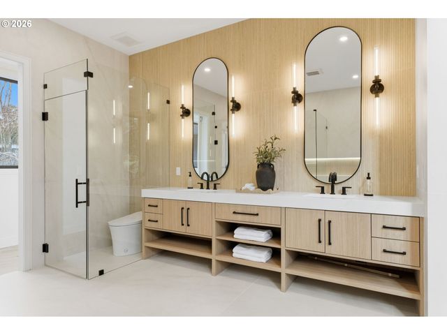 6233 Sw HAMILTON Way, Portland, OR 97221