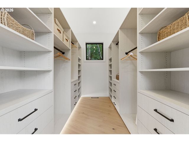 6233 Sw HAMILTON Way, Portland, OR 97221