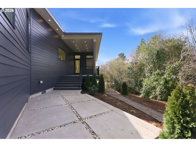 6233 Sw HAMILTON Way, Portland, OR 97221
