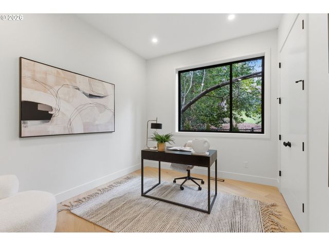 6233 Sw HAMILTON Way, Portland, OR 97221