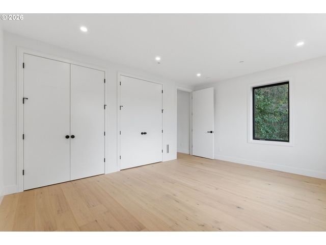 6233 Sw HAMILTON Way, Portland, OR 97221