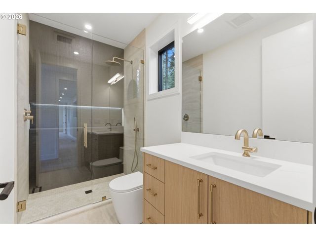 6233 Sw HAMILTON Way, Portland, OR 97221