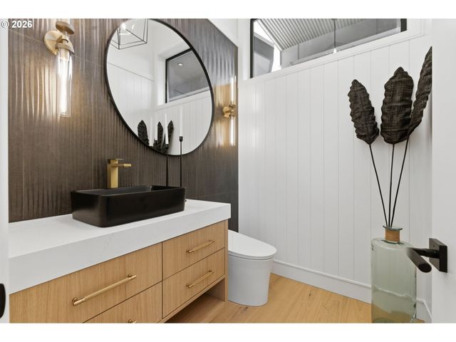 6233 Sw HAMILTON Way, Portland, OR 97221