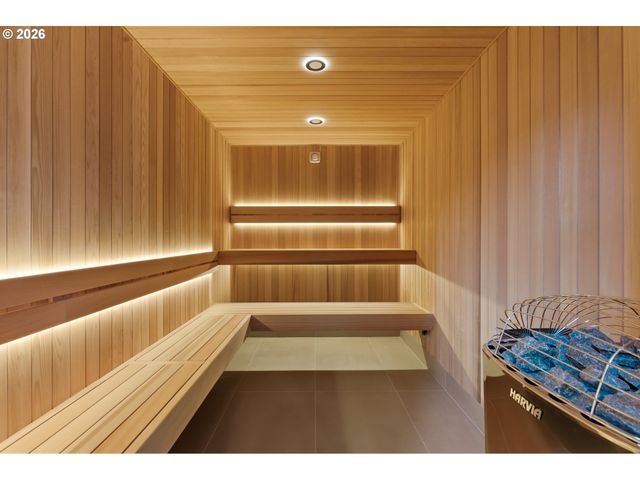 6233 Sw HAMILTON Way, Portland, OR 97221