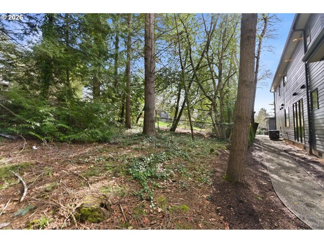 6233 Sw HAMILTON Way, Portland, OR 97221