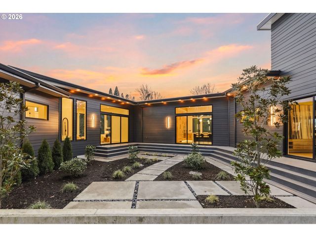 6233 Sw HAMILTON Way, Portland, OR 97221