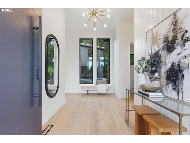 6233 Sw HAMILTON Way, Portland, OR 97221