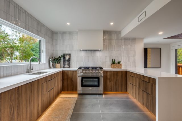 3974 Lost Creek Drive, Dallas, TX 75224