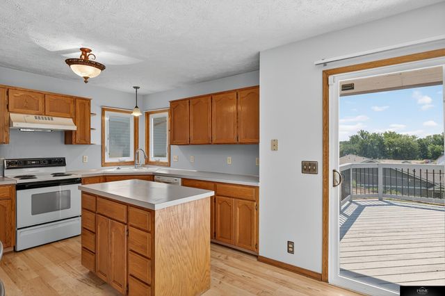 8311 Read Street, Omaha, NE 68122