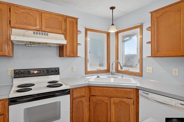 8311 Read Street, Omaha, NE 68122