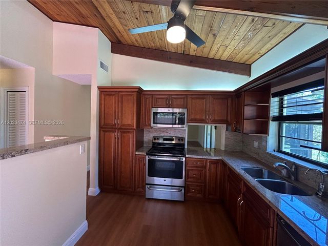 539 Briarwood Circle 257, Hollywood, FL 33024