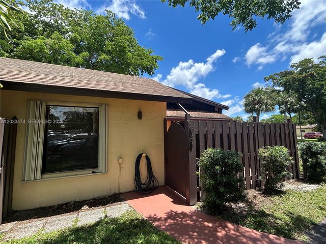 539 Briarwood Circle 257, Hollywood, FL 33024
