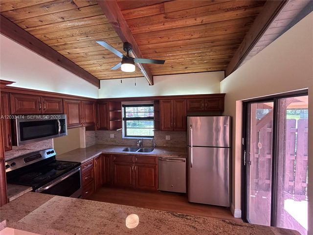 539 Briarwood Circle 257, Hollywood, FL 33024