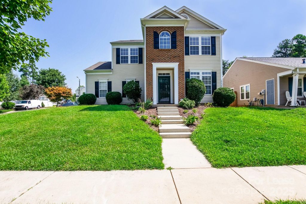 10438 Hugue Way, Charlotte, NC 28214