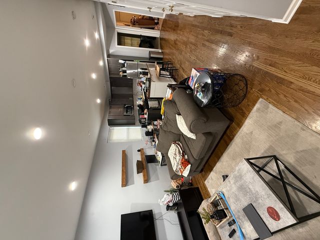 518 N MAY Street 1, Chicago, IL 60642