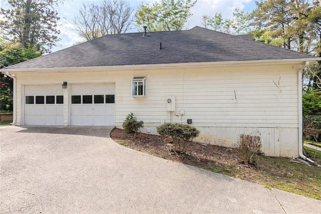 500 Clear Lake Lane, Suwanee, GA 30024