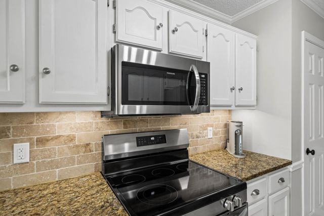 7661 SHADOW GLEN LN, Bartlett, TN 38002