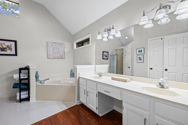 7661 SHADOW GLEN LN, Bartlett, TN 38002