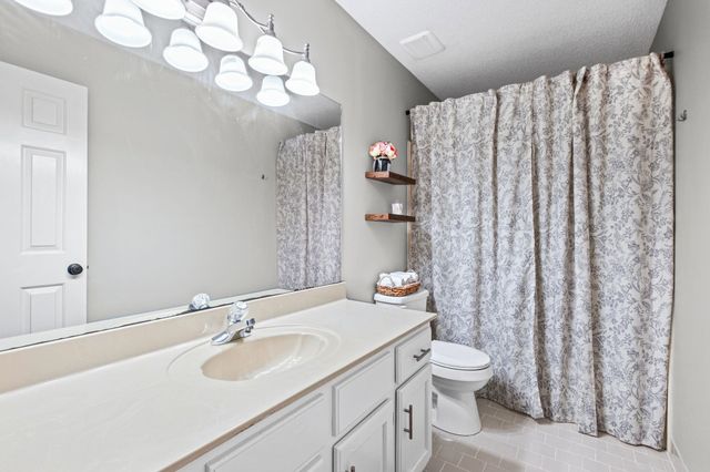 7661 SHADOW GLEN LN, Bartlett, TN 38002