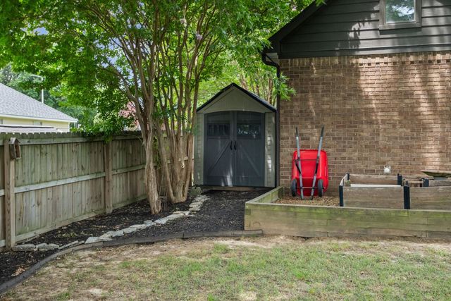 7661 SHADOW GLEN LN, Bartlett, TN 38002