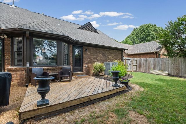 7661 SHADOW GLEN LN, Bartlett, TN 38002