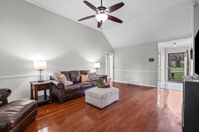 7661 SHADOW GLEN LN, Bartlett, TN 38002
