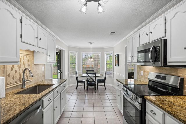 7661 SHADOW GLEN LN, Bartlett, TN 38002