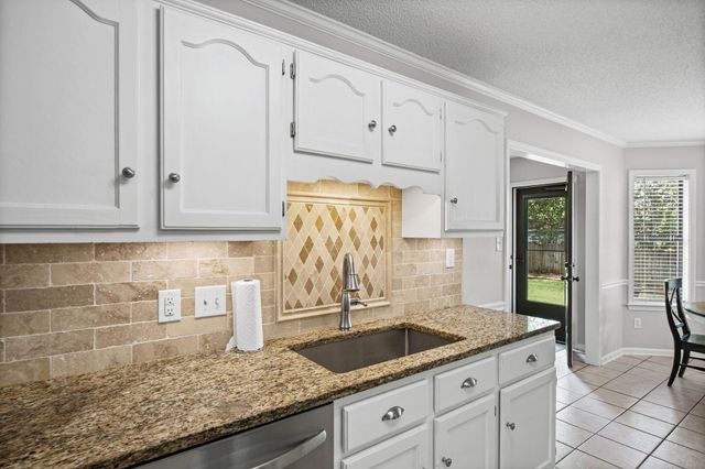 7661 SHADOW GLEN LN, Bartlett, TN 38002