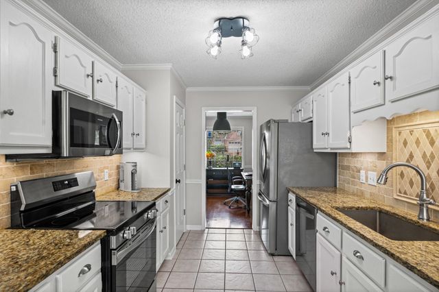 7661 SHADOW GLEN LN, Bartlett, TN 38002