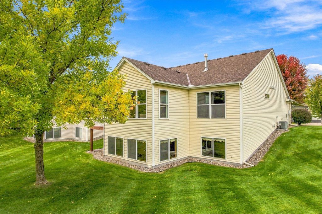 10801 Thone Road, Woodbury, MN 55129 — photo 2