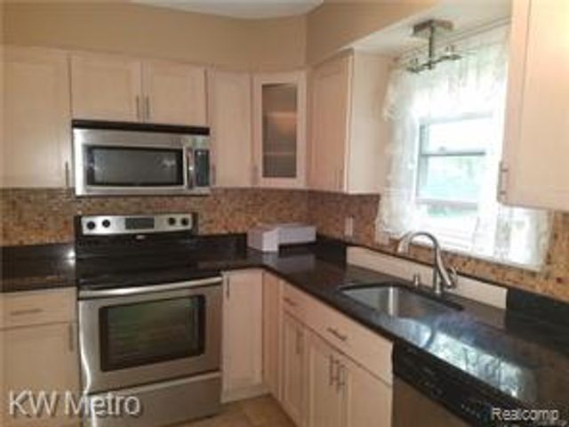 311 Woodlawn Avenue, Royal Oak, MI 48073