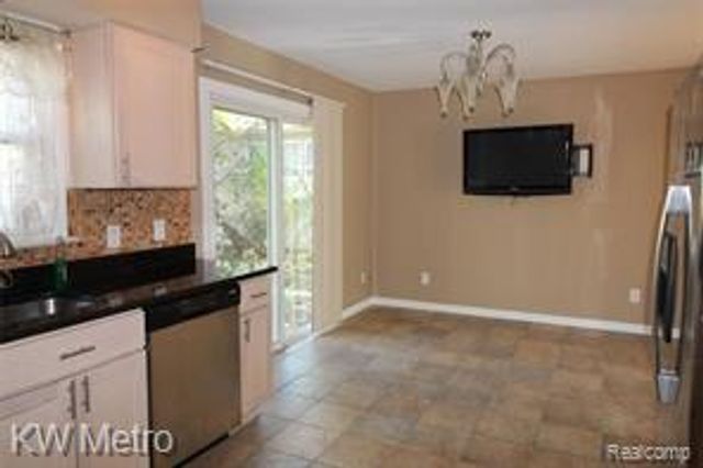 311 Woodlawn Avenue, Royal Oak, MI 48073