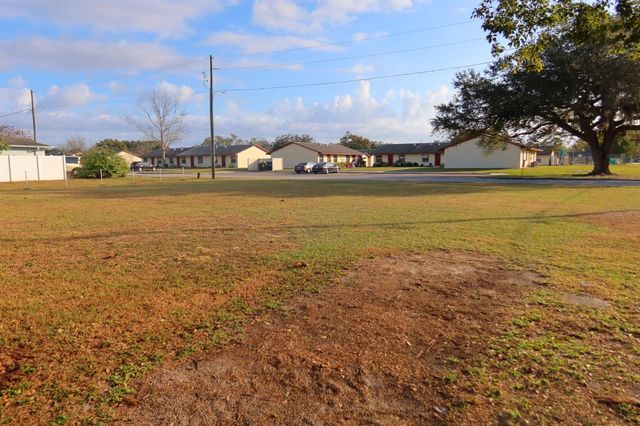 NORTH AVENUE, Zephyrhills, FL 33542